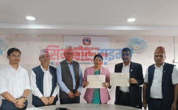 कर्णाली प्रदेश जलस्रोत मन्त्री बुढा र सचिव भट्टबीच कार्यसम्पादन करार सम्झौता