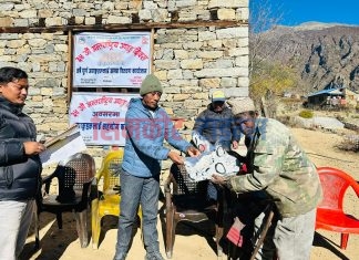 अपाङ्गता भएका ब्यक्तिलाई न्यानो कपडा र अण्डा सहयोग