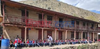 दिवा खाजाले बिधार्थी नियमित नहुने र कक्षा छोड्ने समस्या हट्यो