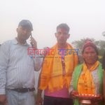 १० वर्षपछि सकुशल हराएको छाेरा फेला पर्दा बुवा खुसि