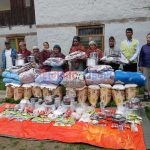 हुम्लाका ११ विपन्न तथा दलित परिवारलाई खाद्यान्न र दैनिक उपभोग्य सामग्री हस्तान्तरण