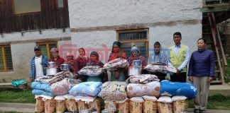 हुम्लाका ११ विपन्न तथा दलित परिवारलाई खाद्यान्न र दैनिक उपभोग्य सामग्री हस्तान्तरण