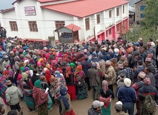 धुलाचौर बन्दको बिरुद्ध हुम्ला जिल्ला प्रशासन कार्यालय घेराउ