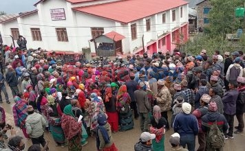 धुलाचौर बन्दको बिरुद्ध हुम्ला जिल्ला प्रशासन कार्यालय घेराउ