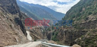 च्याछरा सडकमा सुरक्षाका लागि क्रस व्यारियर निर्माण