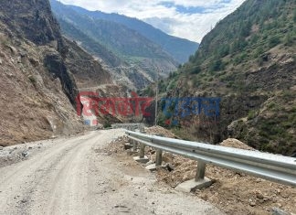 च्याछरा सडकमा सुरक्षाका लागि क्रस व्यारियर निर्माण