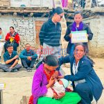 स्वास्थ्यकर्मीद्धारा सहि किसिमले स्तनपान गराउने तरिका प्रर्दशनी