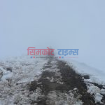 अझै सकिएन नारा लेकको सडकमा जमेको हिउ पन्छाउने कार्य