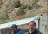 न्यालु लेकको सडकमा जमेको हिउ पन्छाउने कार्य रोकिएपछि लिमीका वडा अध्यक्ष तामाङ सिमकोटमा डेलिगेशन