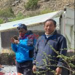 न्यालु लेकको सडकमा जमेको हिउ पन्छाउने कार्य रोकिएपछि लिमीका वडा अध्यक्ष तामाङ सिमकोटमा डेलिगेशन